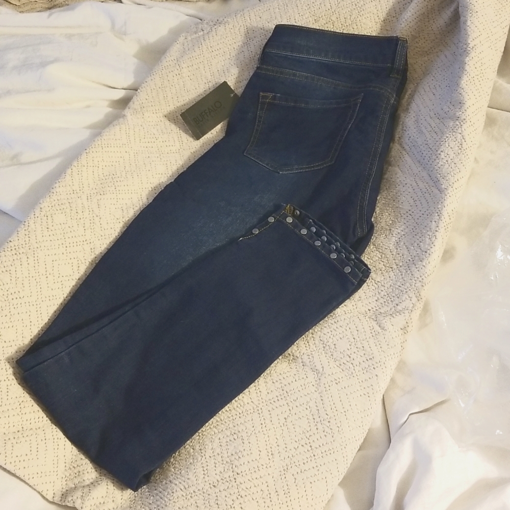 Buffalo Jean Capri style with rivets